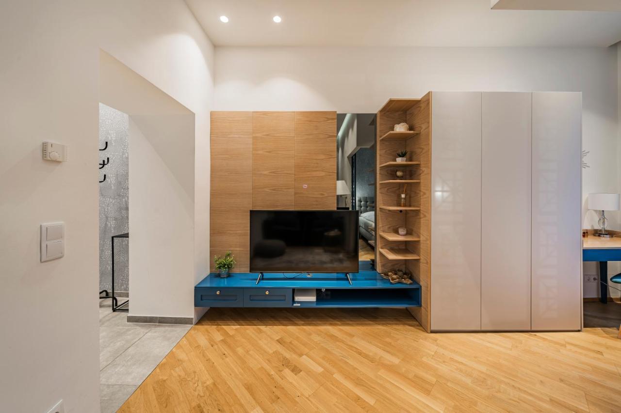 Zeus Design - Reumannplatz * Vienna