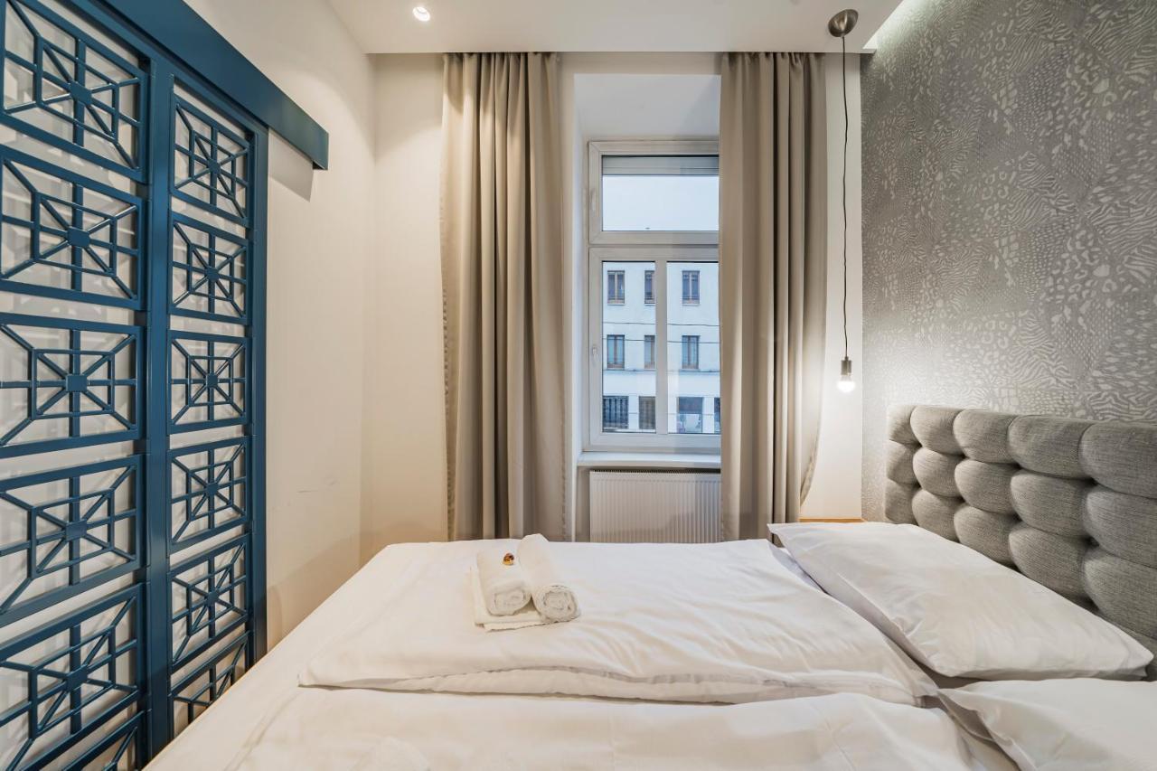 Zeus Design - Reumannplatz *